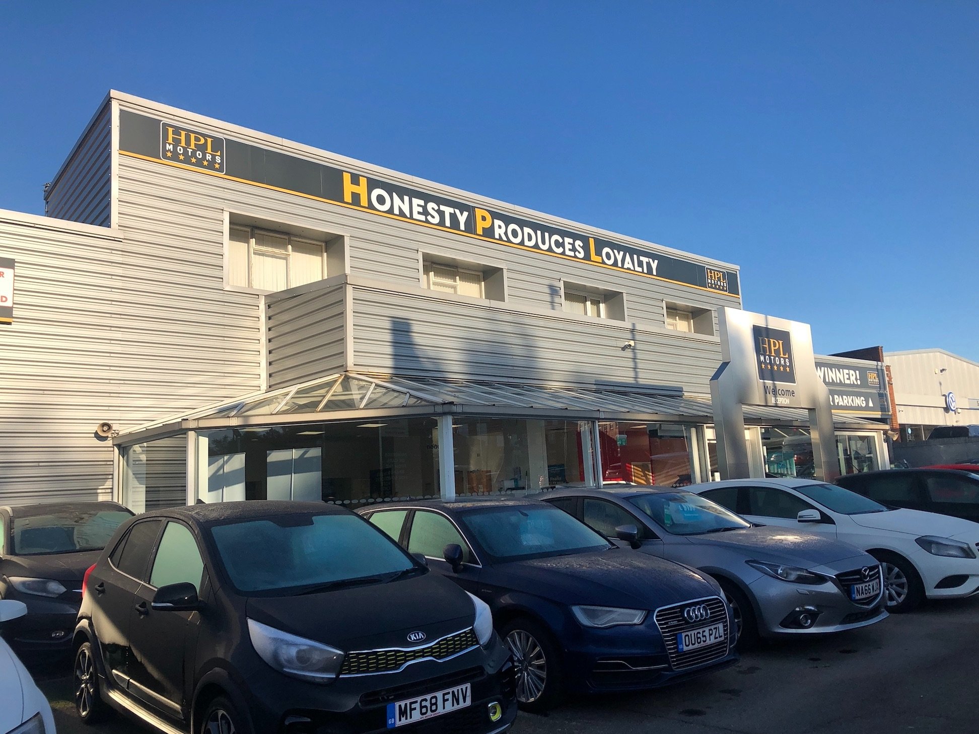 H.P.L. Motors Oldham (Greater Manchester) Car dealership in Oldham